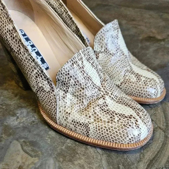 Snake Embossed Block Heel Pumps (sz 9.5) 100% Leather - Picture 3 of 9